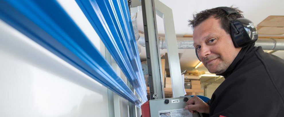 Dirk Sierks in Aktion – Tischlermeisterarbeit in der Werkstatt